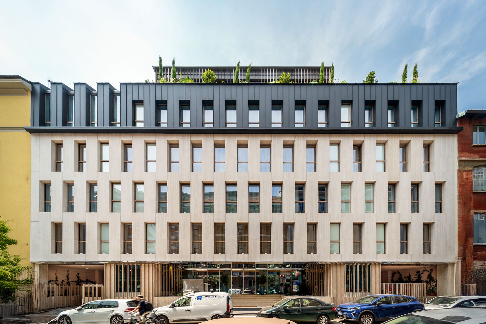 Main façade of Hotel Calimala Milan